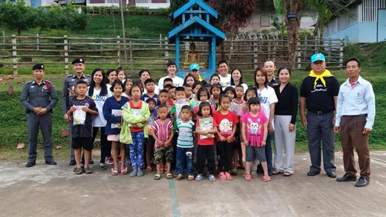 อิ่มบุญ อิ่มใจ กับ “โดนัท” พระเอกดาวรุ่งละคร “คุณชายไก่โต้ง”