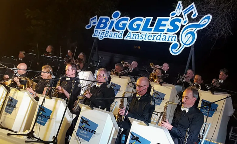 ค่ำคืนพิเศษเคล้าทำนองดนตรีแจ๊ส กับ BIGGLES BIG BAND ณ โรงแรมเซ็นทาราแกรนด์บีชรีสอร์ทและวิลลา หัวหิน
