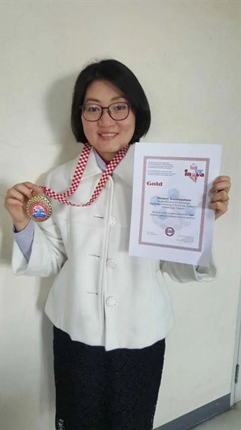 นักวิจัย มทร.ธัญบุรี คิดค้นหลอดทดสอบแบคทีเรีย คว้าเหรียญทองระดับโลก