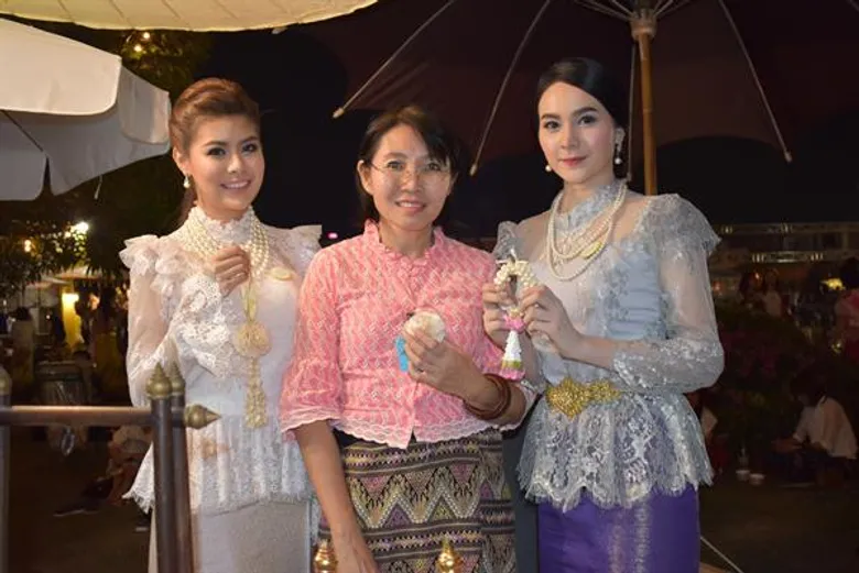 ลาดา-เพลง อาร์สยาม งามอย่างไทย ชวนเที่ยวงาน “อุ่นไอรัก คลายความหนาว”
