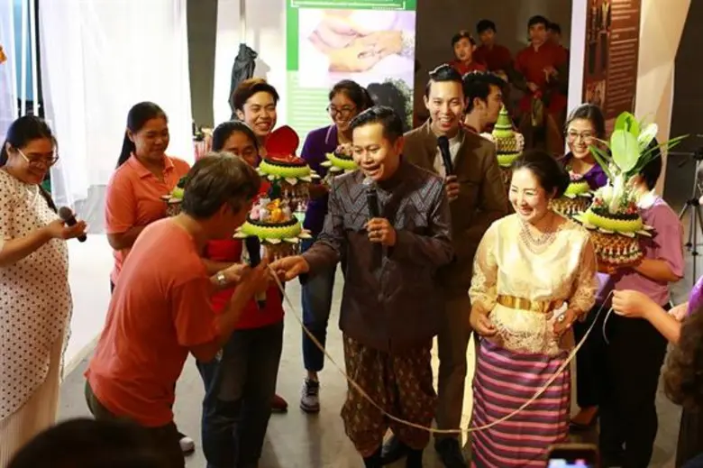 วธ.เปิดนิทรรศการ “วิวาห์อาเซียน” ให้ความรู้วัฒนธรรม ประเพณี งานแต่งงานจากสิบประเทศสมาชิกอาเซียน ก.พ.-มี.ค. นี้ ณศูนย์วัฒนธรรมอาเซียน ชั้น3 หอศิลป์ร่วมสมัยราชดำเนิน