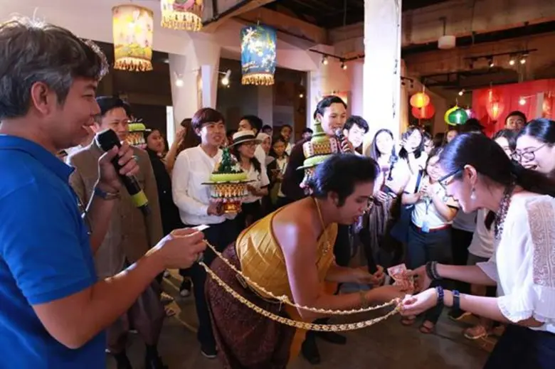 วธ.เปิดนิทรรศการ “วิวาห์อาเซียน” ให้ความรู้วัฒนธรรม ประเพณี งานแต่งงานจากสิบประเทศสมาชิกอาเซียน ก.พ.-มี.ค. นี้ ณศูนย์วัฒนธรรมอาเซียน ชั้น3 หอศิลป์ร่วมสมัยราชดำเนิน