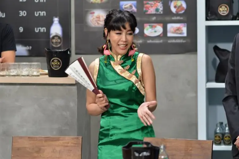 ทีวีไกด์: ซิทคอม "บริษัทฮาไม่จำกัด (มหาชน)" เกือบซวย! “ดีใจ ดีดีดี” โดนโยง มีเอี่ยววงไพ่เจ้าพ่อดัง ใน “บริษัทฮาไม่จำกัด (มหาชน)”