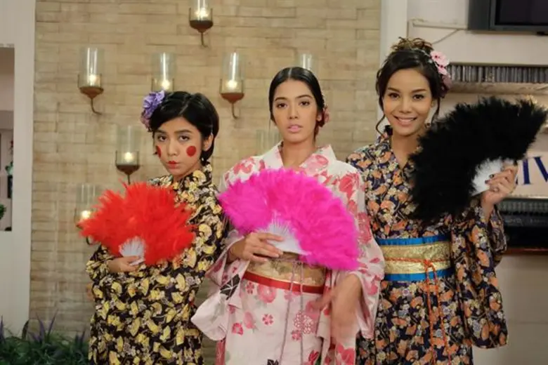 เกรซ-หยก-กิ่ง แปลงโฉมเป็นสาวญี่ปุ่นในชุดกิโมโน เข้าฉากสุดฮาสุดป่วน!!! ในละคร “แม่สื่อจอมป่วน”