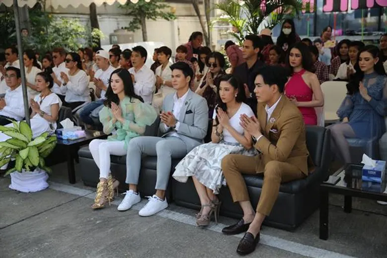 เจ เอส แอล ฯ บวงสรวง ละครเรื่องใหม่ “เล่ห์รักบุษบา” จับคู่สุดฟิน 'ไมค์-พีค’ เตรียมลงจอ 7 สี