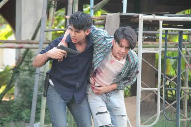 แท็กทีมสายบู๊ “นิว-ซัน-ดอม” ลุยแหลก แลกด้วยชีวิต ปราบแก๊งตี๋ใหญ่  ใน “มือปราบเหยี่ยวดำ”