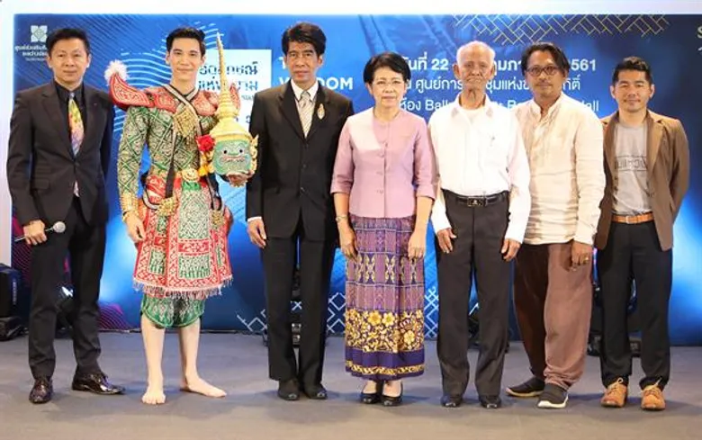 "อาร์ม-กรกันต์ โชว์ศิลปะเชิดหุ่นคน สุดตะลึงผลงานล้ำค่า ในงาน “อัตลักษณ์แห่งสยาม ครั้งที่ ๙” เปิดขุมทรัพย์แห่งภูมิปัญญางานหัตถศิลป์สุดยิ่งใหญ่อลังการ รวมครูศิลป์ของแผ่นดินมากที่สุดในประเทศ
