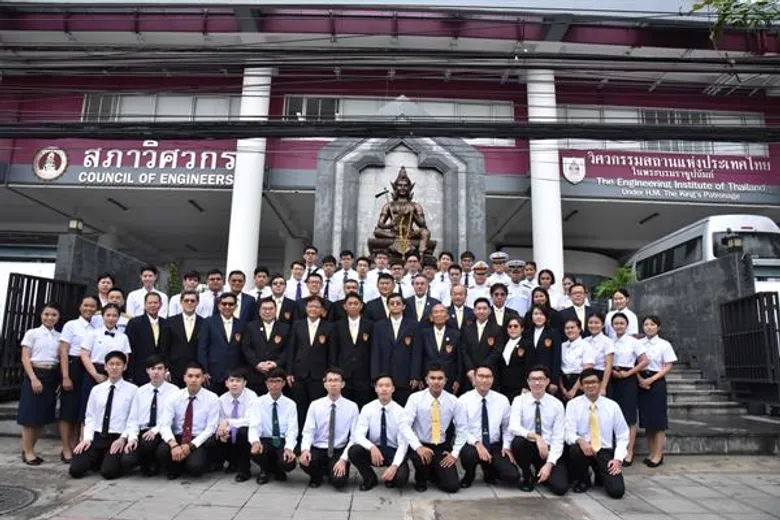 42 นิสิตนักศึกษาทั่วประเทศ รับพระราชทานเหรียญรางวัลเรียนดีจากในหลวง