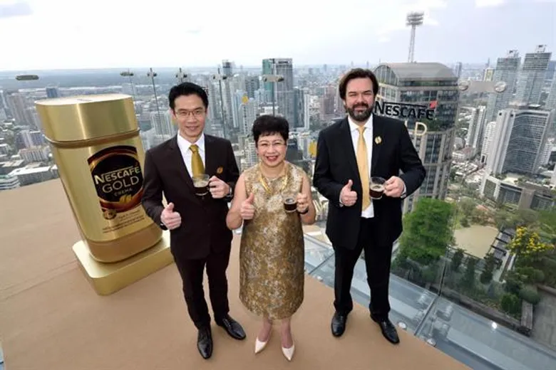 'เนสกาแฟ โกลด์ เครมมา’ ใหม่ ยกระดับมาตรฐานกาแฟสำเร็จรูประดับพรีเมี่ยมในไทย ผสานกาแฟอาราบิก้าชั้นดีคั่วบดละเอียด 10 เท่า เพื่อให้คุณได้เข้าถึงความหอมกรุ่นและ สุนทรียรสชั้นเลิศพร้อมฟองกาแฟละมุนเครมมา