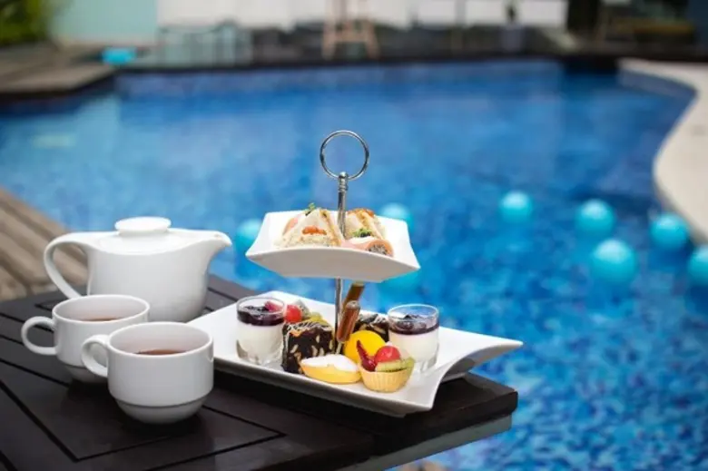 Nauti Hi Tea