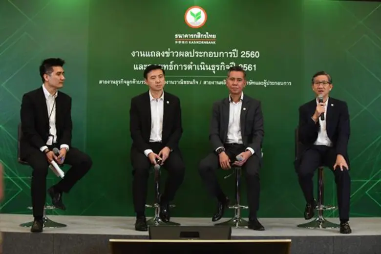 นายสุวัฒน์ เตชะวัฒนวรรณา (กลาง) รองกรรมกา...