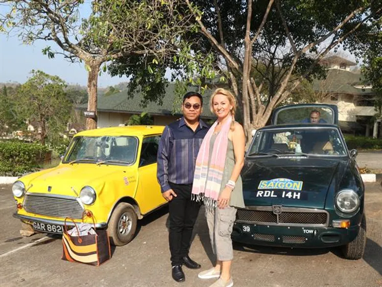 กองส่งเสริมศิลปวัฒนธรรม มหาวิทยาลัยนเรศวร ต้อนรับรายการแรลลี่ท่องเที่ยว “The Road to Saigon” จากเชียงใหม่สู่ไซง่อนด้วยรถหรูคลาสสิคโบราณ พร้อมมอบผ้าทอนาโนเทคโนโลยี นวัตกรรมสินค้าเพื่อการท่องเที่ยว