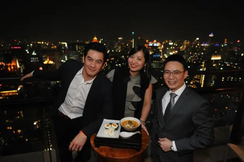 บัตรเครดิตยูโอบี มอบประสบการณ์ดินเนอร์หรูสุดโรแมนติค ณ ห้องอาหาร Saffron Sky Garden โรงแรมบันยันทรี กรุงเทพ กับแคมเปญ “บัตรเครดิตยูโอบี มื้อนี้...ใช่เลย”