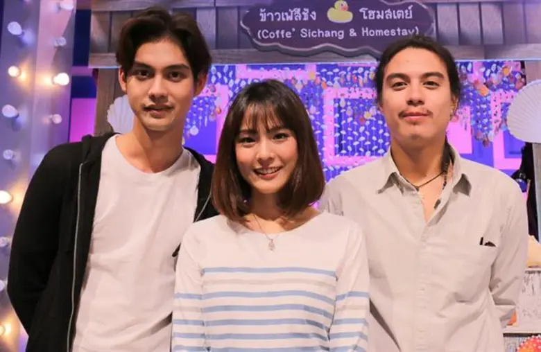 สัมผัสบรรยากาศโรแมนติกกับข้าวเฟ่สีชัง พร้...