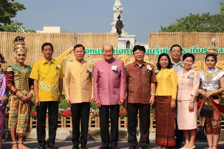 วธ.ร่วมเปิดโครงการบริการวิชาการแก่สังคม อุทยานแห่งการเรียนรู้เทิดพระเกียรติราชวงศ์จักรี "เย็นศิระใต้ร่มพระบารมี” ณ มหาวิทยาลัยสุโขทัยธรรมาธิราช เทิดทูนสถาบัน และสืบทอดศิลปวัฒนธรรม และส่งเสริมให้เกิดสังคมแห่งการเรียนรู้