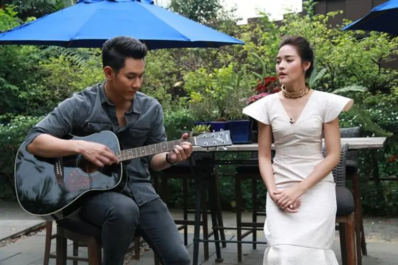 “อ๋อม-ปุ๊กลุก” ควงคู่เล่นดนตรีสด โชว์หวาน ร้องเพลงประกอบละคร ครั้งแรกใน “ที่นี่หมอชิต”