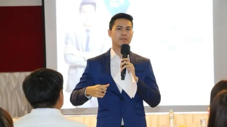 เดินตามรอยเท้าพ่อ..ชื่นชมพระบารมี! กับเด็กท่องเที่ยวฯ SPU ขอนแก่น โดย “ชินดนัย” ผู้ประกาศข่าว Thai PBS