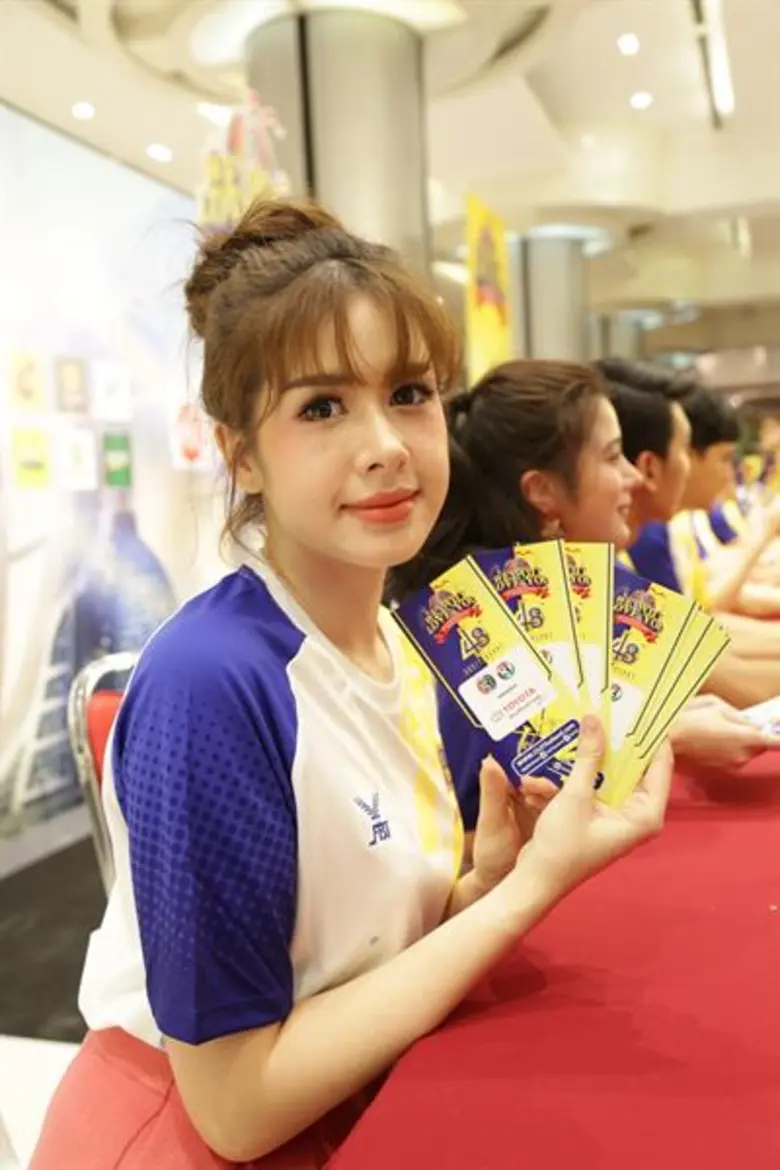 แฟนคลับ ช่อง 3 ล้นทะลัก!! แห่รับบัตรงานมหกรรมฉลองไทยทีวีสีช่อง 3 ครบรอบ 48 ปี “We will love you”