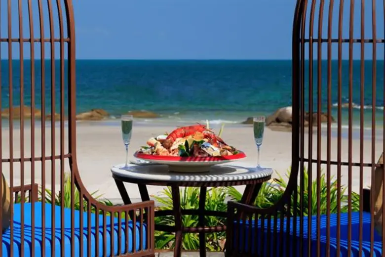 ท่องทะเลวันศุกร์ “FRIDAY’S COASTAL CATCH” กับ โคสต์บีชคลับและบิสโทรโรงแรมเซ็นทาราแกรนด์บีชรีสอร์ทและวิลลา หัวหิน