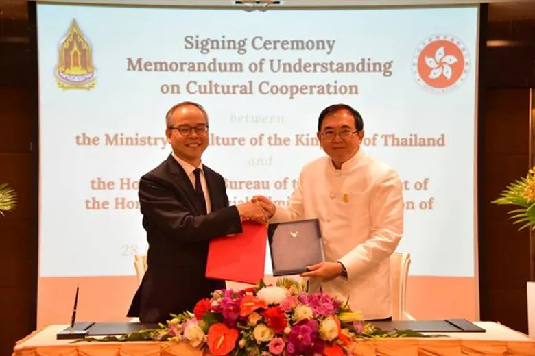 รัฐมนตรีวัฒนธรรมของไทย-ฮ่องกง ลงนามบันทึกร่วมมือด้านวัฒนธรรมฉบับแรก เพื่อแลกเปลี่ยนความรู้-กิจกรรมทางวัฒนธรรมในระยะ 3 ปี มุ่งพัฒนาอุตสาหกรรมสร้างสรรค์-ภาพยนตร์-บริหารงานวัฒนธรรม