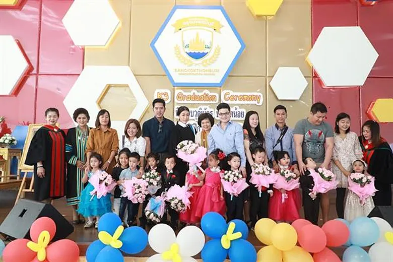 หนูน้อย 'สาธิตกรุงเทพธนบุรี’ สุดชื่นมื่น ฉลองอนุบาล 3 รุ่นที่ 1 สำเร็จการศึกษา