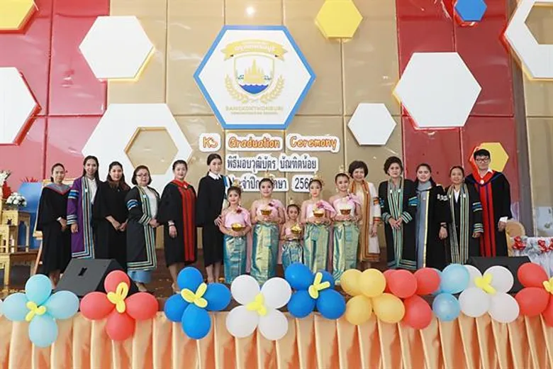 หนูน้อย 'สาธิตกรุงเทพธนบุรี’ สุดชื่นมื่น ฉลองอนุบาล 3 รุ่นที่ 1 สำเร็จการศึกษา