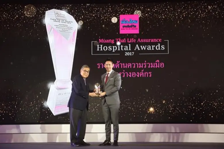 นายปิยะเดช ทองสิมา (ขวา) รองผู้อำนวยการฝ่...