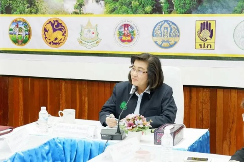 ร่วมประชุมติดตามผลการดำเนินงานโครงการตามแผนการตรวจราชการกระทรวงเกษตรและสหกรณ์ ประจำปีงบประมาณ 2561 รอบที่ 1 เขตตรวจราชการที่ 17 (นางสาววราภรณ์ พรหมพจน์)