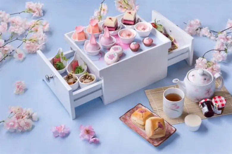 อัพ แอนด์ อะบัฟ บาร์ (Up & Above Bar) โรง...