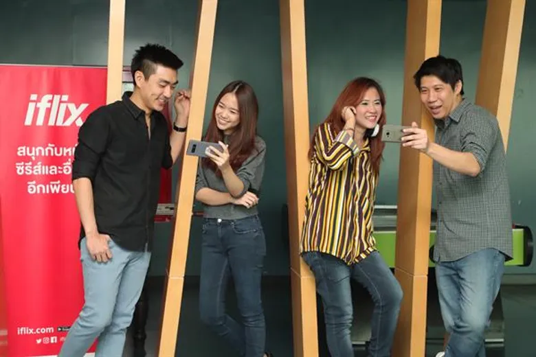 ลูกค้าดีแทคสนุกกับหนังและซีรีส์ออนไลน์ไม่อั้น บน iflix ทั้งเดือน