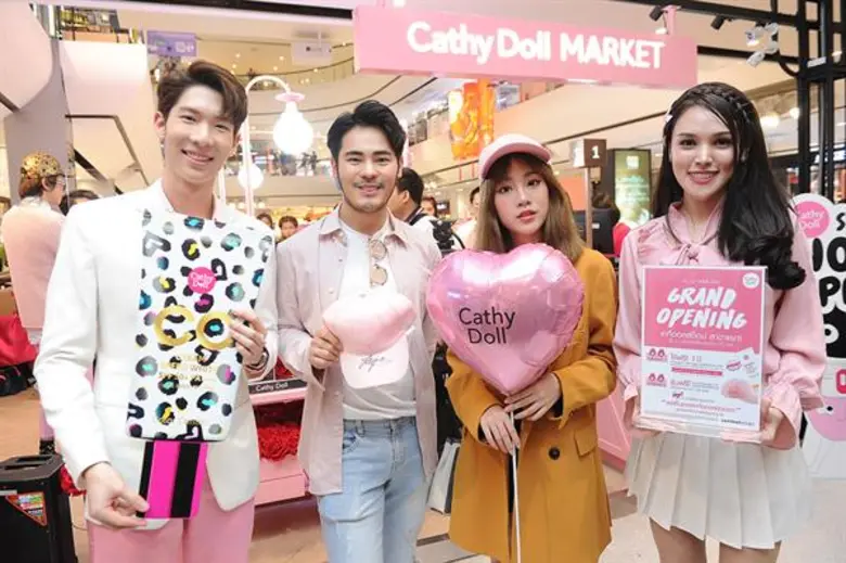 คาร์มาร์ทตอกย้ำความสำเร็จ เปิดช็อป Cathy Doll แห่งแรกของเมืองไทย  จัดงาน Grand Opening Cathy Doll MARKET เซ็นทรัลปิ่นเกล้า...พร้อมเหล่าเซเลบร่วมยินดี