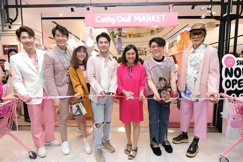 คาร์มาร์ทตอกย้ำความสำเร็จ เปิดช็อป Cathy Doll แห่งแรกของเมืองไทย จัดงาน Grand Opening Cathy Doll MARKET เซ็นทรัลปิ่นเกล้า...พร้อมเหล่าเซเลบร่วมยินดี