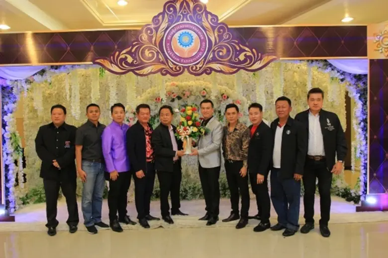 ชมรมผู้ประกอบการหนองแขมมอบตำแหน่งประธานชมรมคนใหม่