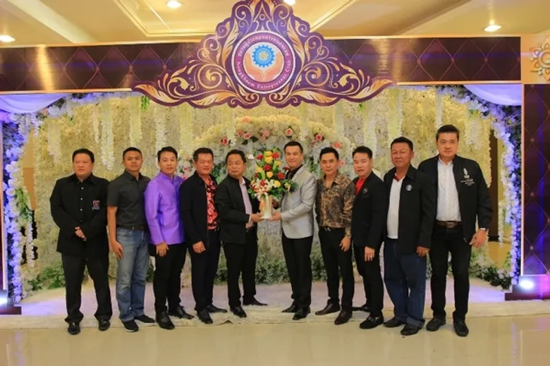 ชมรมผู้ประกอบการหนองแขมมอบตำแหน่งประธานชมรมคนใหม่