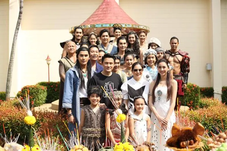 ออน-วุธ จัดพิธีบวงสรวงเปิดกล้องละครสองเรื่องซ้อน อุทัยเทวี+ข้ามสีทันดร เปรี้ยง!!! ที่ช่อง 3