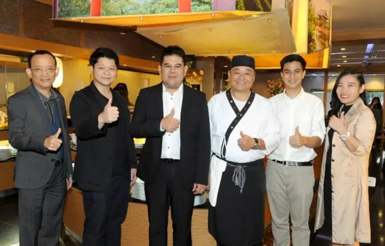 อภิรัฐ ภารพบ ผู้จัดการทั่วไป พร้อมด้วย ชา...