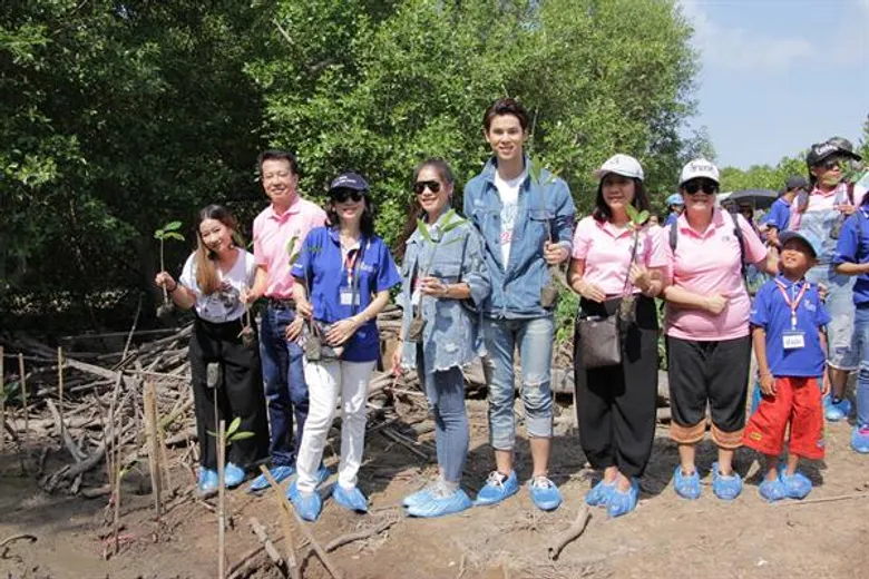 นักแสดงรุ่นใหม่ไฟแรง จาก TEEN TIME SERIES ช่อง 28 นำทีมร่วมปลูกป่าชายเลน ในกิจกรรม “ปันรัก ปันสุข ให้น้องปี4”