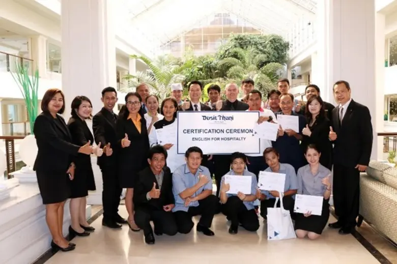 ฝ่ายบริหารโรงแรมดุสิตธานี พัทยา ร่วมแสดงค...