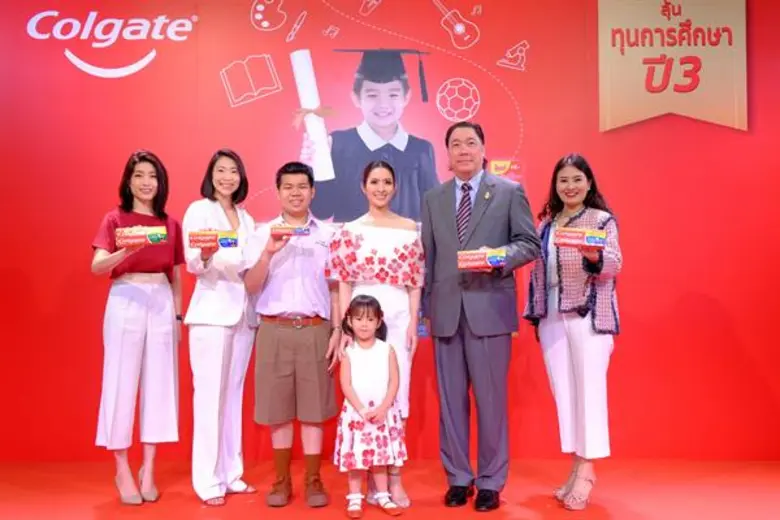 'แอฟ ทักษอร ควงคู่น้องปีใหม่’ ร่วม กิจกรรม 'คอลเกต ลุ้นทุนการศึกษาเพื่อการเรียนรู้เพิ่มเติม ปีที่ 3’