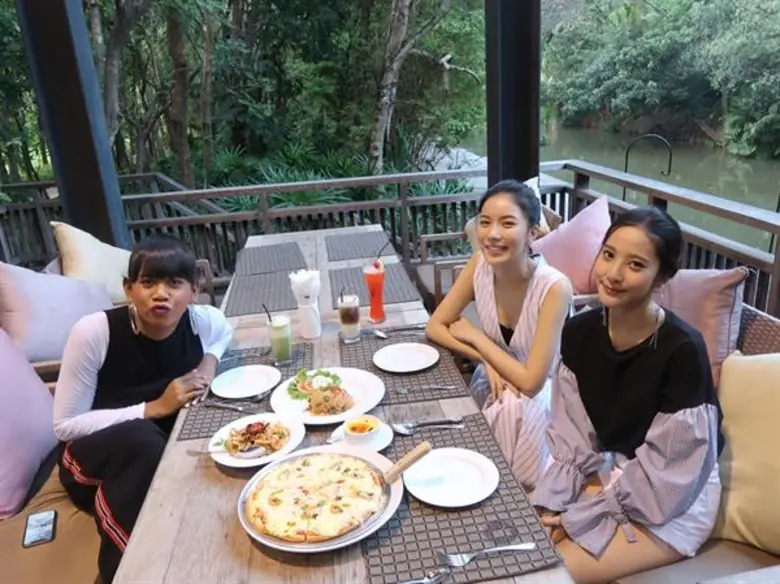"#TEAMGIRL" รายการสุดฮอตของสาวๆ เสาร์นี้ ...