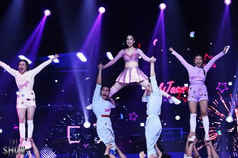 จั๊กจั่น ถูกโยนกลางอากาศ ทำคนดูใจหายทั้งรายการ ในรายการ The Show ศึกชิงเวที