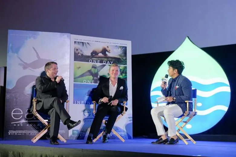 Movie Guide: “ริชาร์ด เดล” , “สตีเฟน แมคโดโน” ผู้กำกับ และ โปรดิวเซอร์ earth : ONE AMAZING DAY เอิร์ธ 1 วันมหัศจรรย์สัตว์โลก บินตรงจากอังกฤษสู่ไทยชวนชาวไทยชมภาพยนตร์สุดมหัศจรรย์ของโลก
