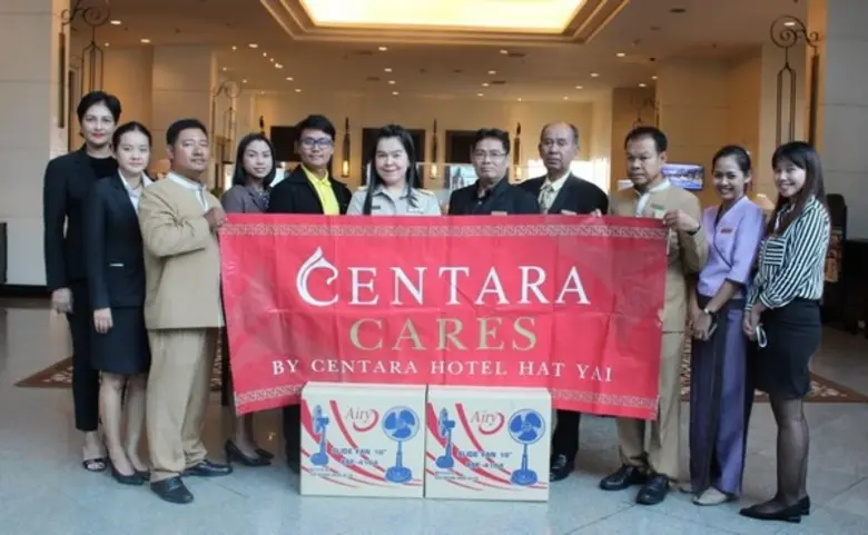 นายมนูญ วุฒิ ผู้จัดการทั่วไปพร้อมคณะผู้บร...