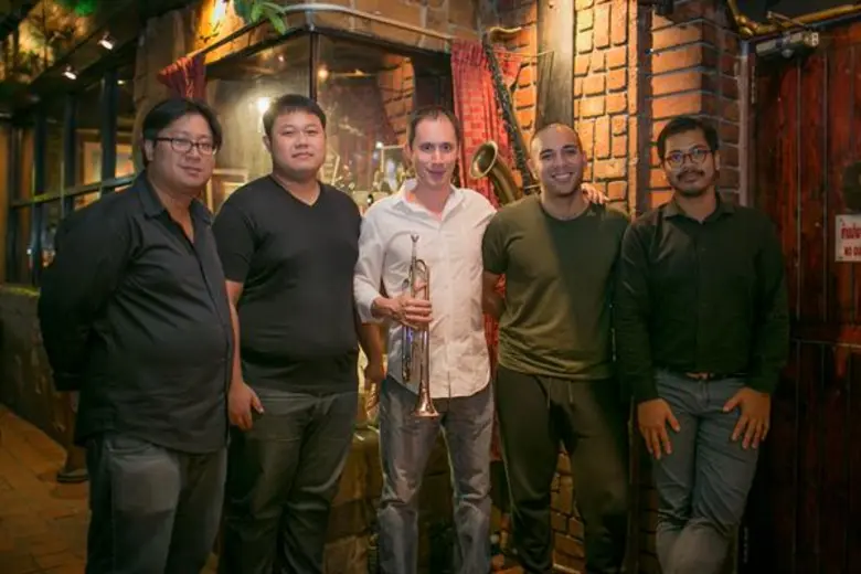 ผ่านไปแล้วสำหรับงาน 'Stuart Hawkins Album...