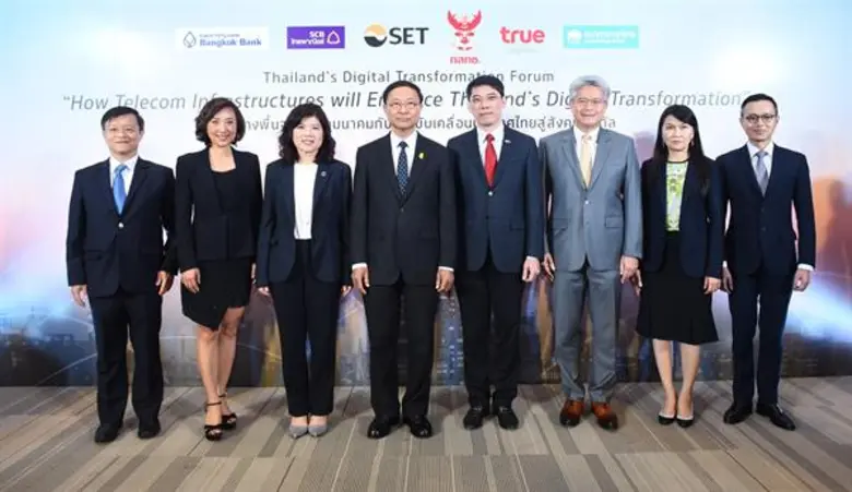 ดร.พิเชฐ ดุรงคเวโรจน์ (ที่4จากซ้าย) รัฐมน...