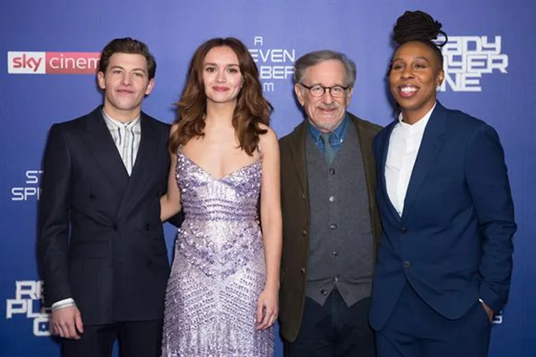 Movie Guide: สตีเว่น สปีลเบิร์ก พร้อมด้วยนักแสดงนำ ร่วมงานเปิดตัวภาพยนตร์ Ready Player One ที่กรุงลอนดอน ประเทศอังกฤษ