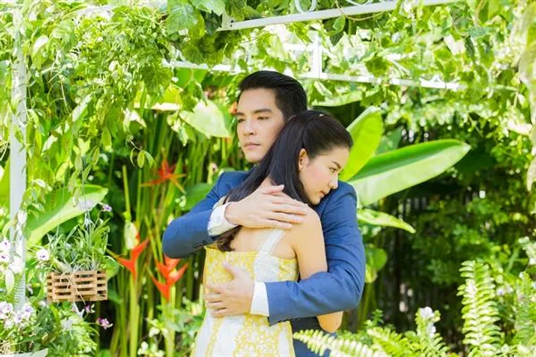 เรื่องย่อ: สกาวเดือน