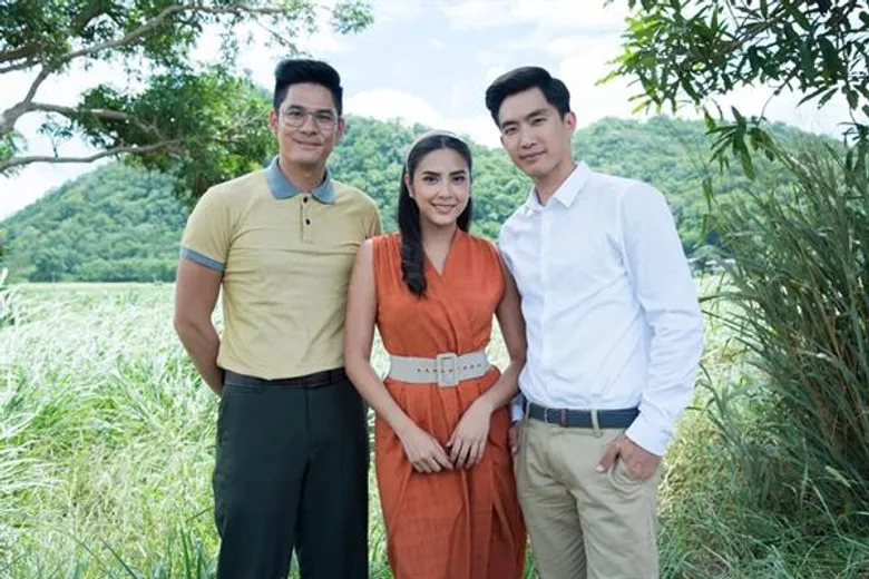 เรื่องย่อ: สกาวเดือน