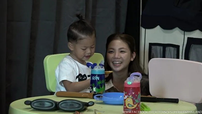พ่อ-ลูก ซูเปอร์แมน เซอร์ไพรส์แรงส์!!! โรแมนติคจัดเต็มวันที่ “แม่” กลับบ้าน