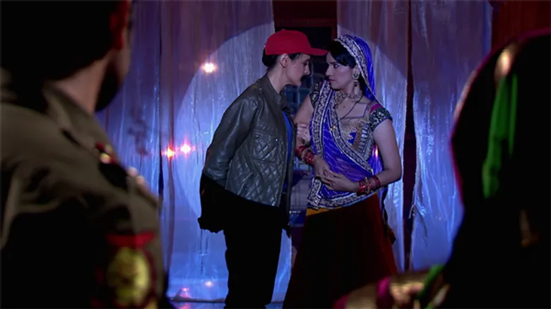 “ซานาย่า อิรานี” ลงทุนติดหนวดมัดใจ เซอร์ไพรส์วันเกิด “อาชิส ชาร์มา”